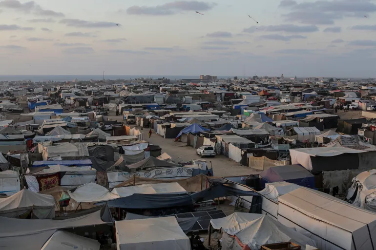 Una cronología de las órdenes de evacuación y el desplazamiento israelíes en Khan Younis